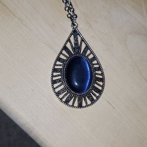 Blue jewel pendant necklace
